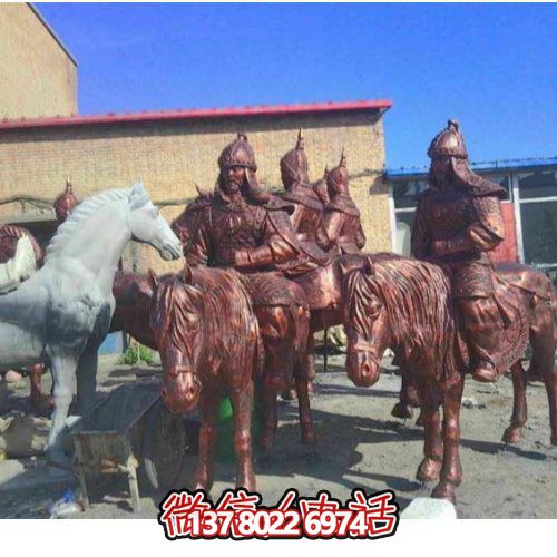 巨型騎士馬銅雕塑，點(diǎn)綴景區(qū)廣場