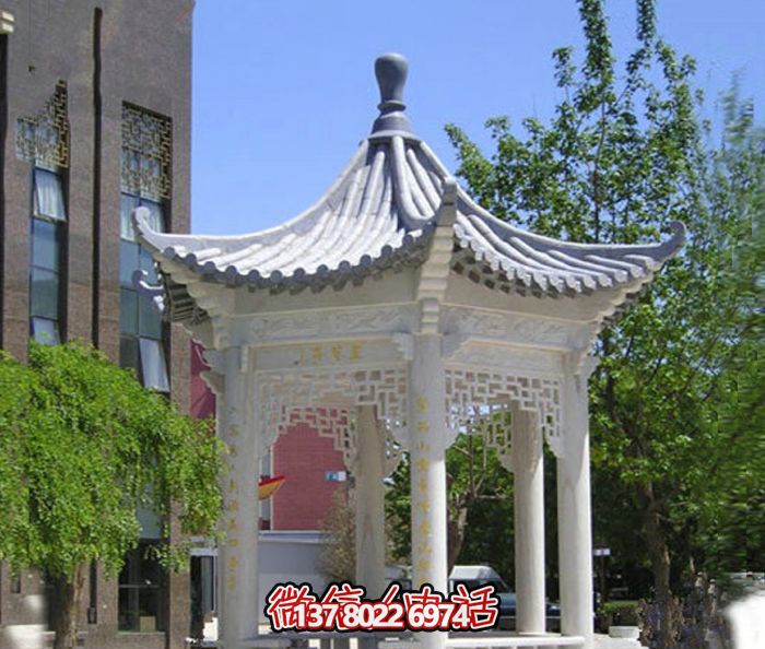 精美漢白玉鏤空涼亭，為校園休息區(qū)提供清涼休息空間