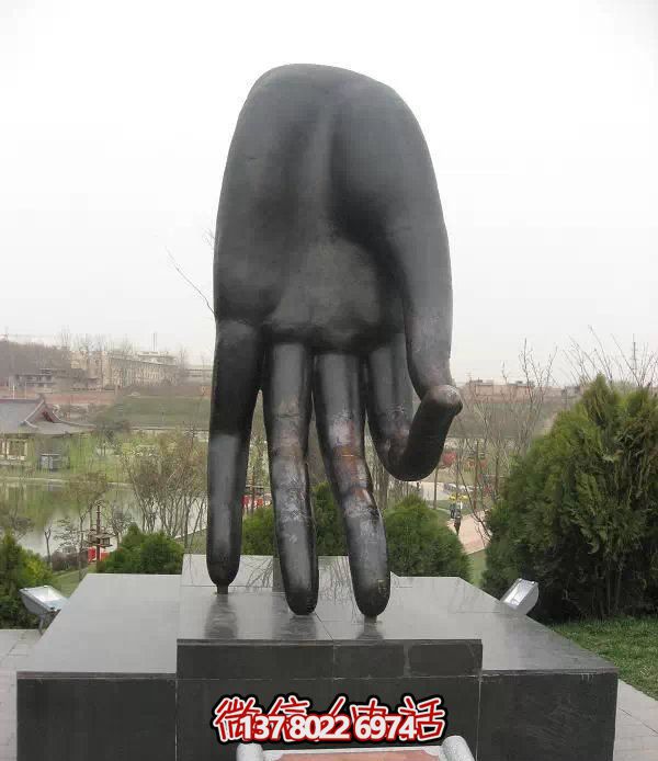 山區(qū)觀光景觀手倒立青銅雕塑 山區(qū)觀光景觀手倒立青銅雕塑