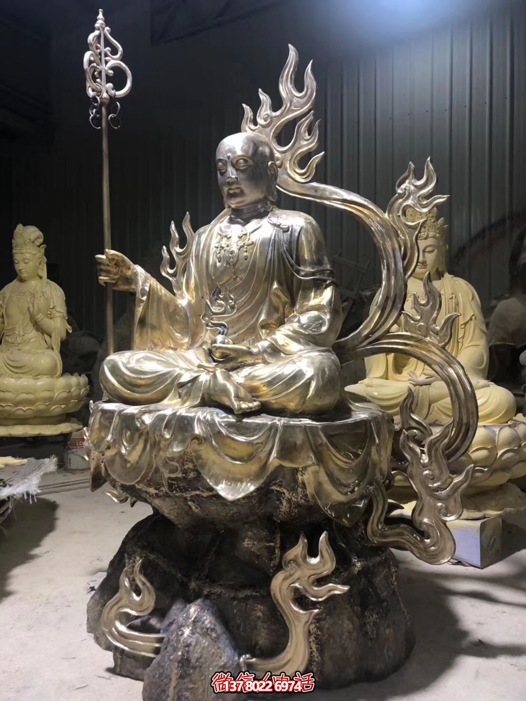 游覽地藏王大型寺廟景區(qū)，感受精美雕塑的神秘魅力