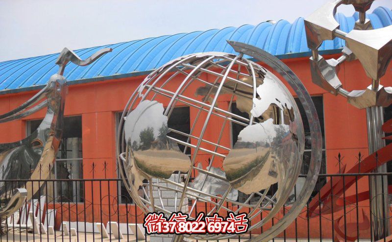 白鋼鏤空地球儀雕塑，為公園增添創(chuàng)意裝飾