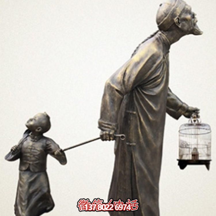 玻璃鋼仿銅雕塑，景觀遛鳥人物裝點戶外環(huán)境