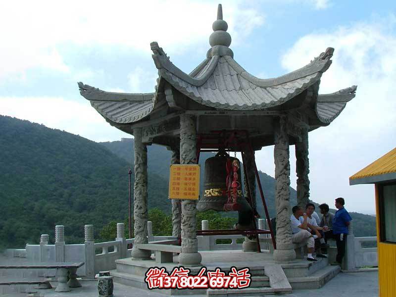 仿古建筑風(fēng)格的銅鐘裝飾涼亭 仿古建筑風(fēng)格的銅鐘裝飾涼亭