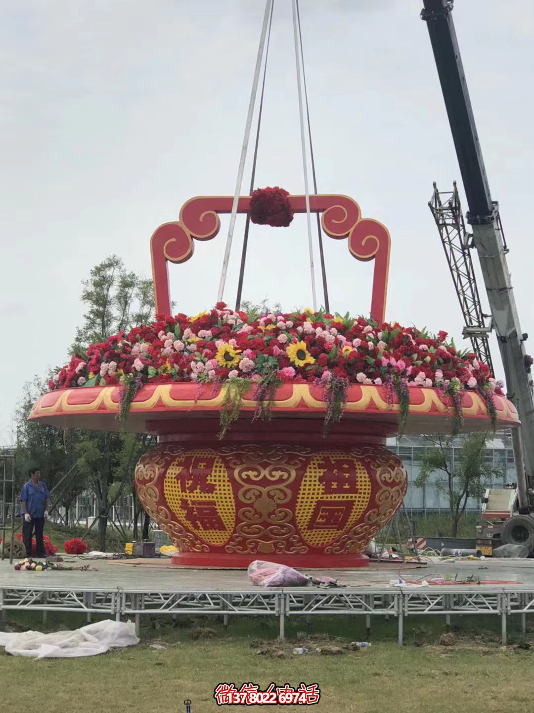 玻璃鋼彩繪仿真花朵國慶大花籃雕塑 玻璃鋼彩繪仿真花朵國慶大花籃雕塑