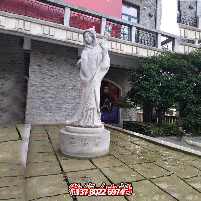 傳承歷史的美，贊美女王的神奇雕像