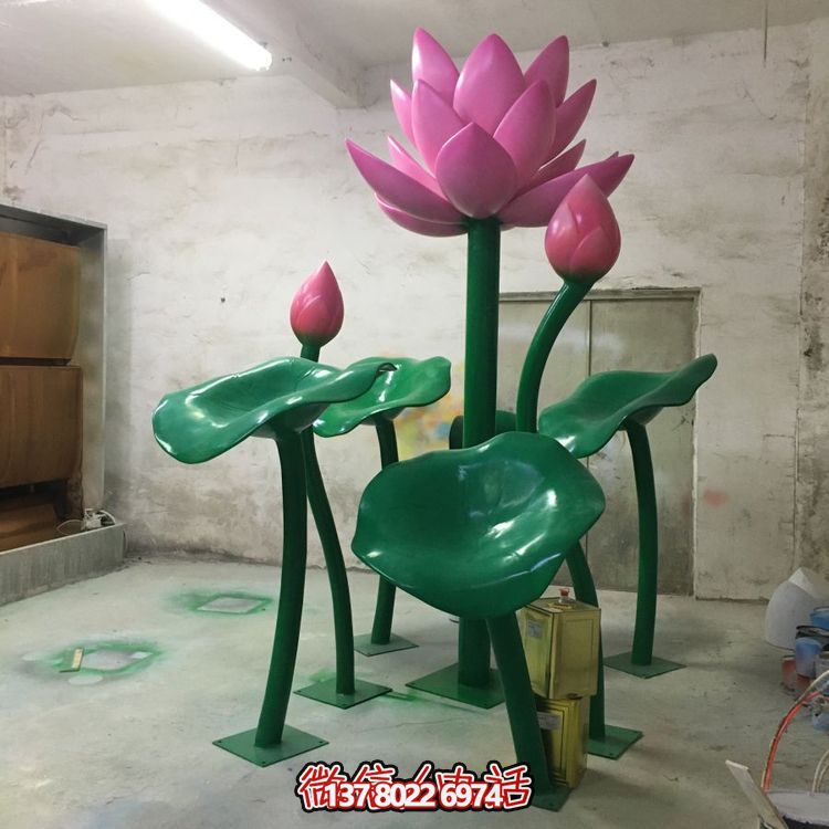 大型不銹鋼彩繪蓮花擺件，為游樂場、商場、戶外公園增色