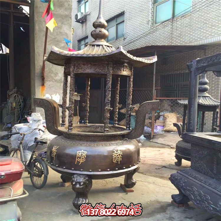 仿古寶蓋圓形香爐，擺放于寺廟、道觀等室內(nèi)
