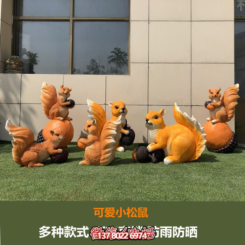 可愛小松鼠雕塑給森林公園、游樂園帶來美好時光