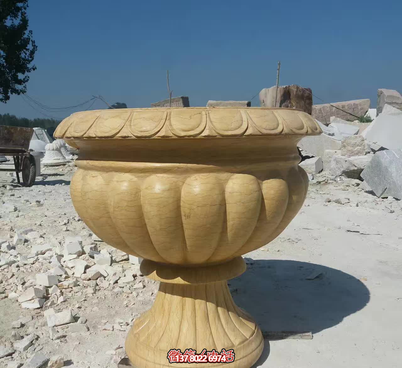 以公園石雕花盆裝點(diǎn)美化家居生活 以公園石雕花盆裝點(diǎn)美化家居生活