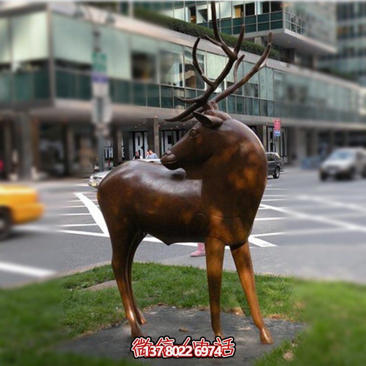 精美雕塑，梅花鹿點綴戶外廣場