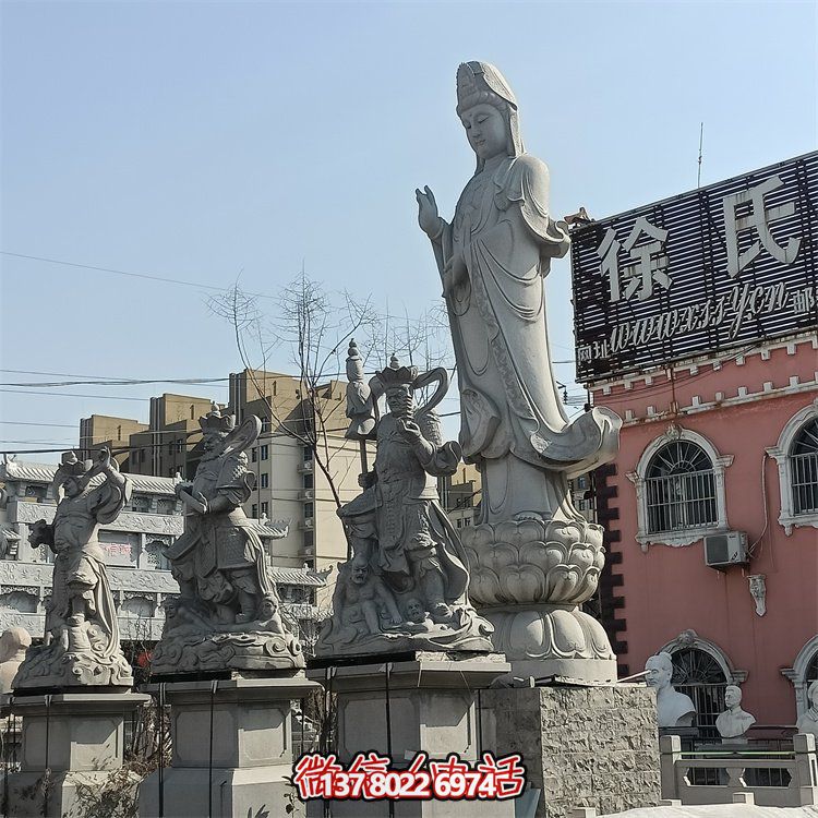 精美關(guān)公、佛像和石獅子雕刻，青石裝點(diǎn)美化廣場(chǎng)