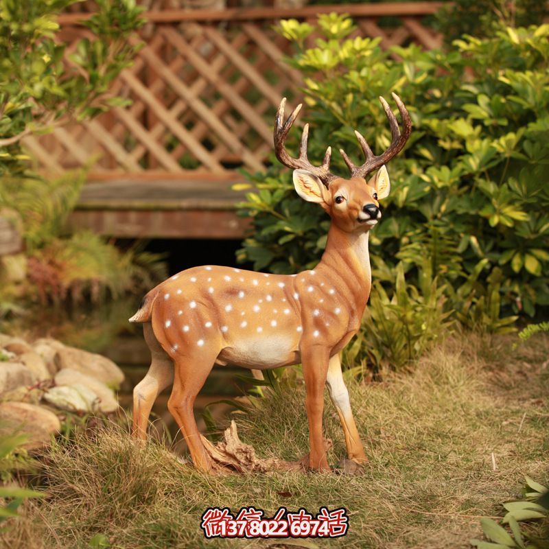 玻璃鋼彩繪梅花鹿雕塑，為庭院增添創(chuàng)意生活