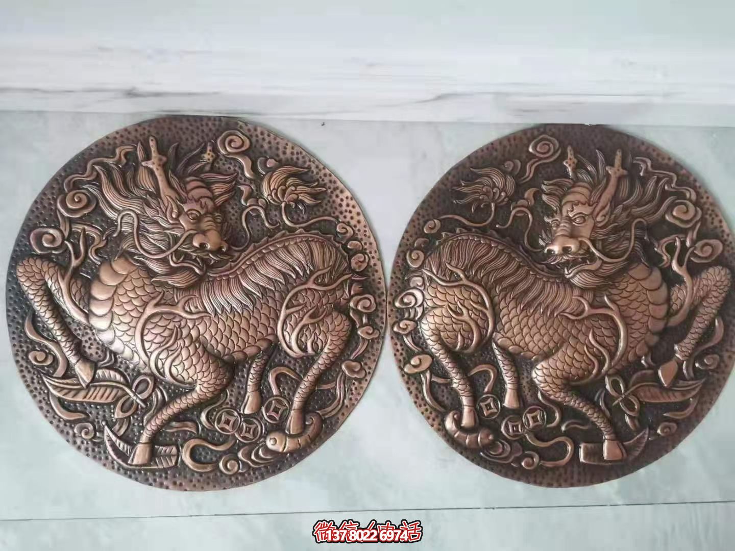 青銅裝飾畫以麒麟為主題的圓形浮雕 青銅裝飾畫以麒麟為主題的圓形浮雕