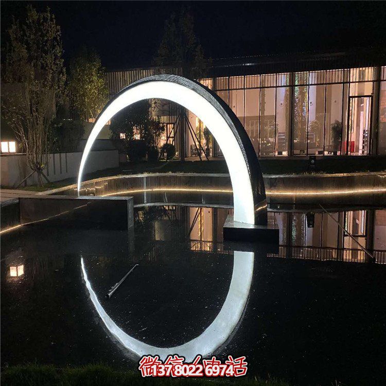 不銹鋼發(fā)光圓環(huán)雕塑，點(diǎn)亮戶(hù)外園林景觀