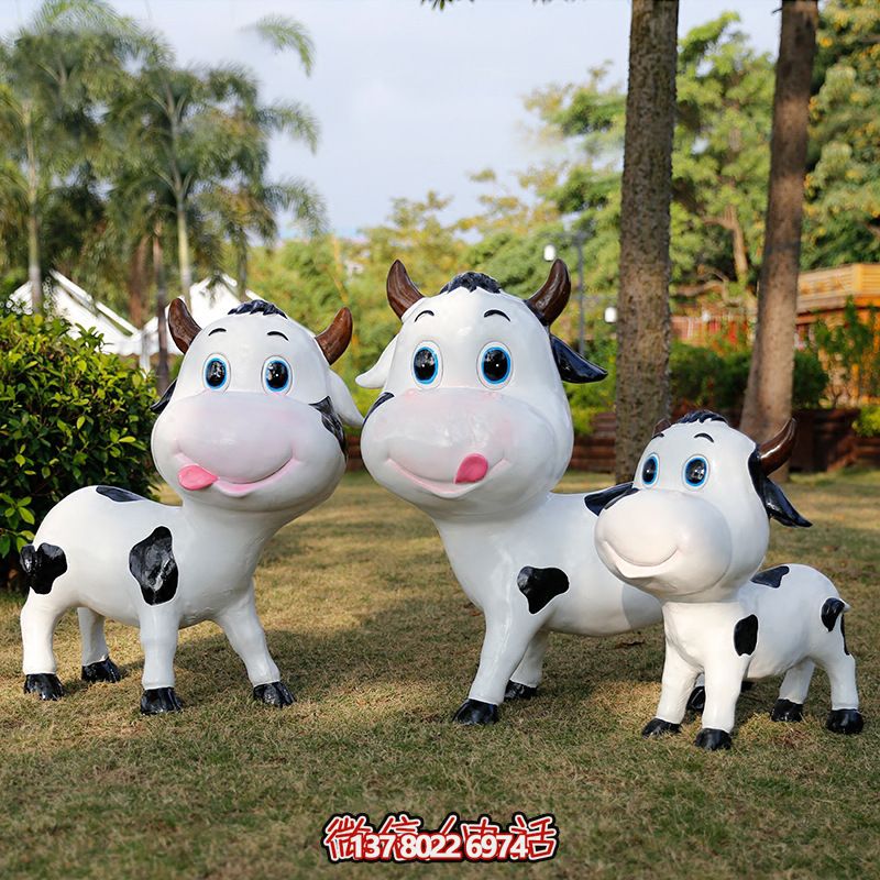萌卡通牛雕塑，漫步在玻璃鋼公園