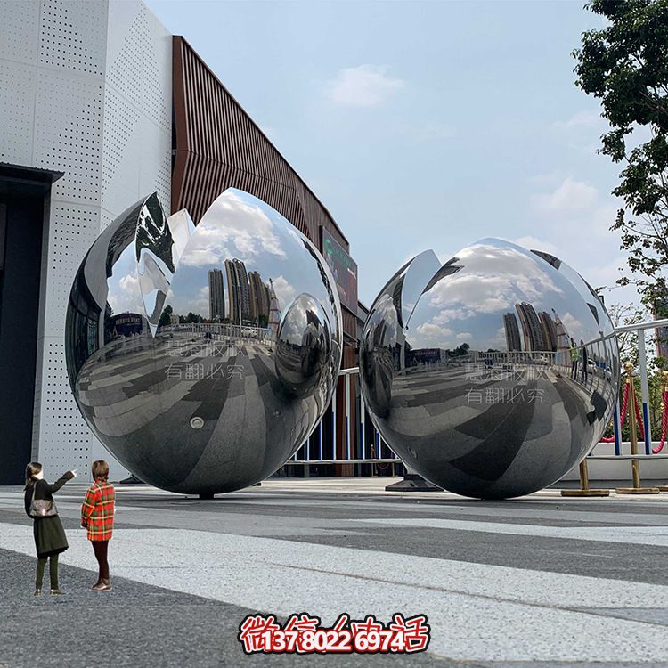 大型不銹鋼鏡面球體雕塑，為你的戶外空間增添獨特氣息