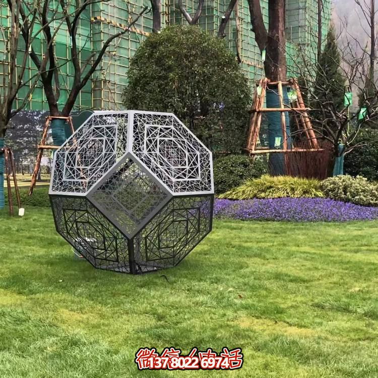新一代創(chuàng)意發(fā)光魔方不銹鋼雕塑