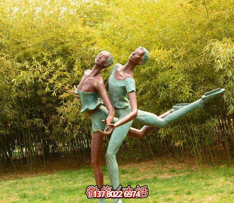 景區(qū)園林雙人花樣滑冰玻璃鋼彩繪雕塑 景區(qū)園林雙人花樣滑冰玻璃鋼彩繪雕塑