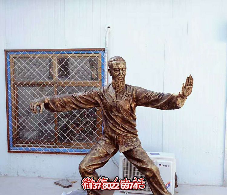 太極拳老人銅雕，讓景區(qū)更加精彩