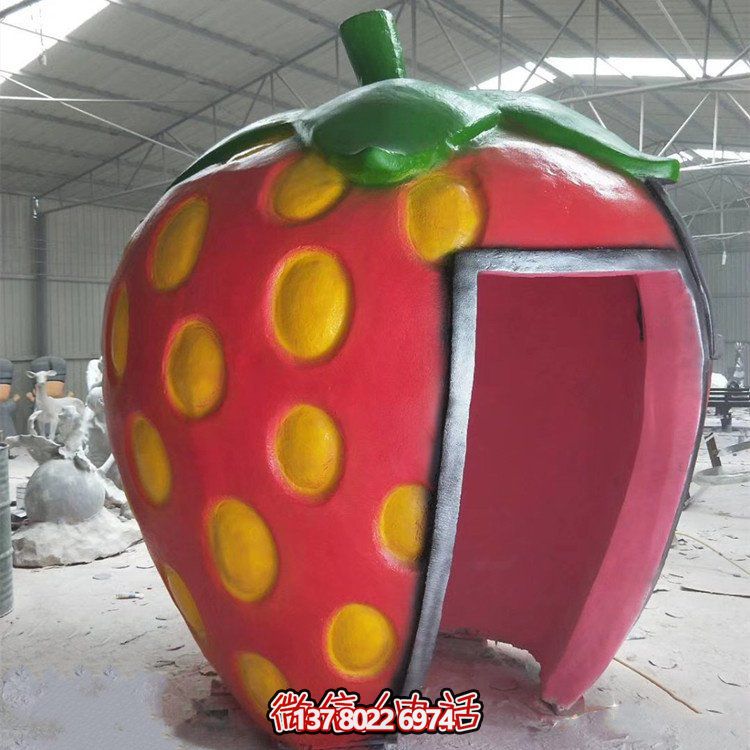 彩繪創(chuàng)意水果草莓屋外游樂場(chǎng)玻璃鋼雕塑