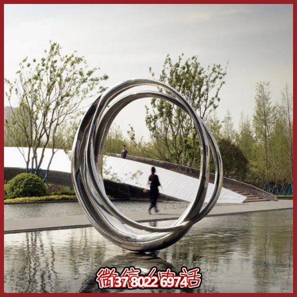 大型不銹鋼鏡面圓環(huán)擺件，點(diǎn)綴園林環(huán)境