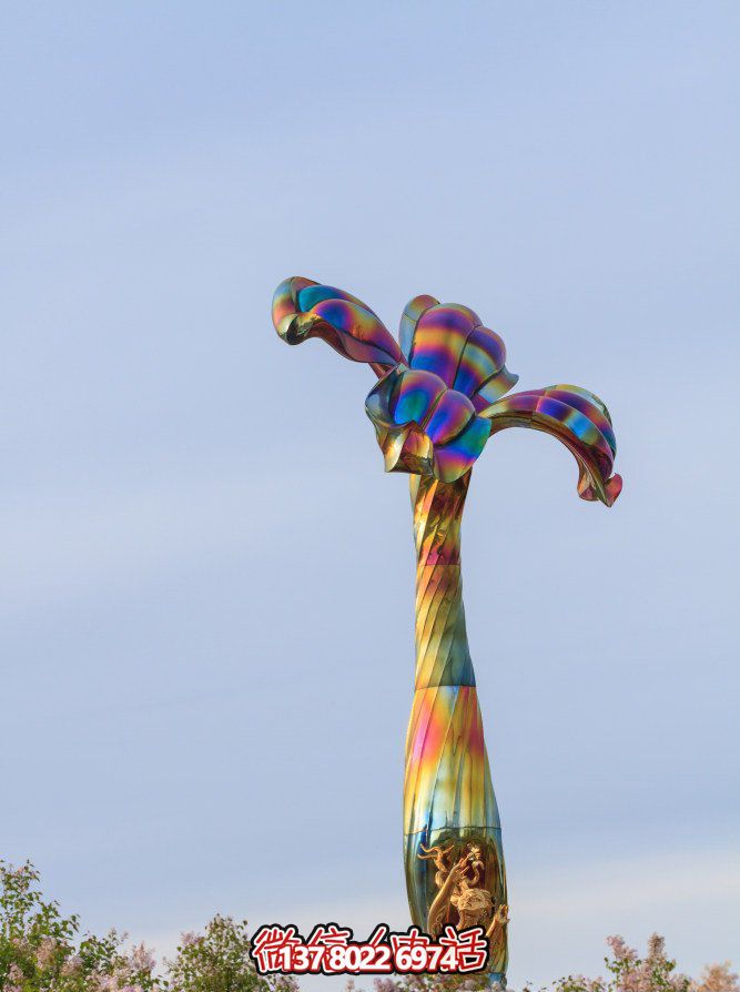 玻璃鋼藝術(shù)雕塑，點(diǎn)綴五彩花朵，為公園景觀帶來絢麗奪目的藝術(shù)氛圍