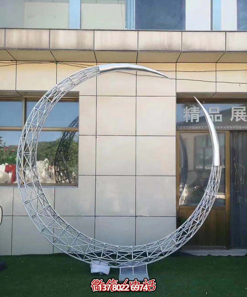 精致月亮雕塑，為您的別墅庭院增添美感