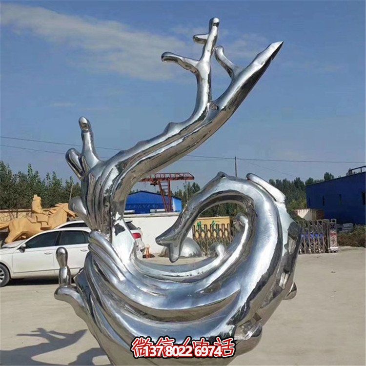 不銹鋼鏡面雕塑，為戶外廣場增添海浪般的浪花氣息