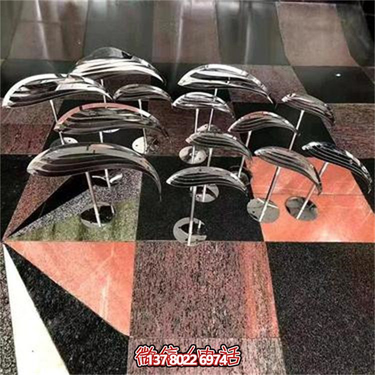 抽象不銹鋼小魚(yú)雕塑，點(diǎn)綴水景戶外景觀