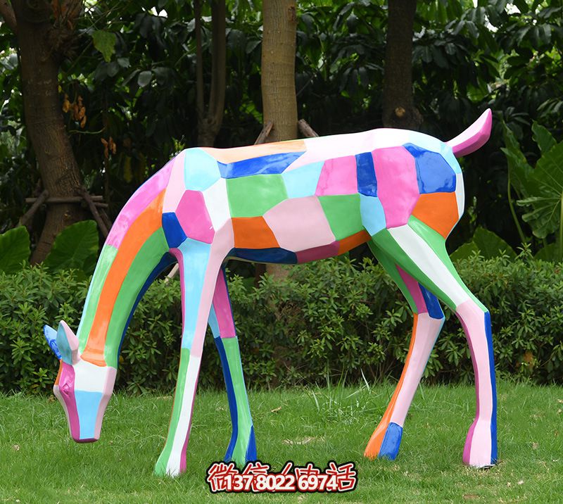 玻璃鋼雕塑彩繪鹿——點(diǎn)亮公園草坪 玻璃鋼雕塑彩繪鹿——點(diǎn)亮公園草坪