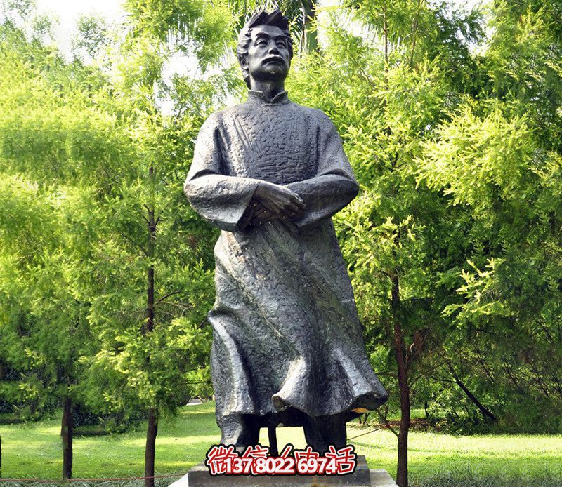 玻璃鋼魯迅人物雕塑，為公園景觀裝飾點綴