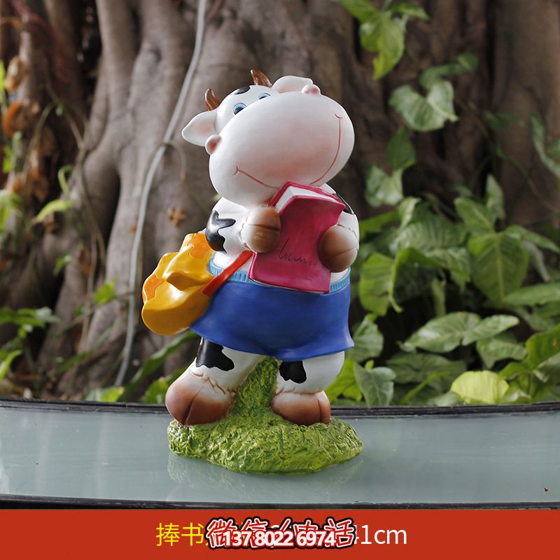 玻璃鋼雕塑牛，伴你一起看書，營造完美草坪