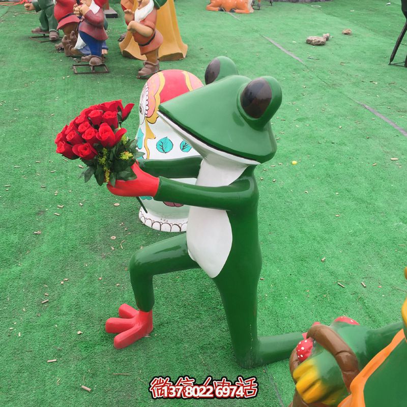 玻璃鋼雕塑，玫瑰青蛙拿玻璃公園裝飾