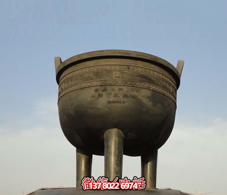 大型青銅圓形香爐，裝飾廣場景區(qū)