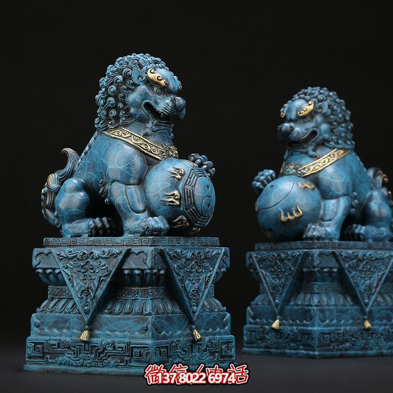 仿古青銅獅子雕塑，為景區(qū)創(chuàng)意增添古樸色彩