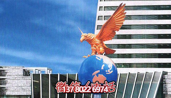 玻璃鋼老鷹彩繪雕塑給景區(qū)站立玻璃鋼雕塑增添精彩 玻璃鋼老鷹彩繪雕塑給景區(qū)站立玻璃鋼雕塑增添精彩