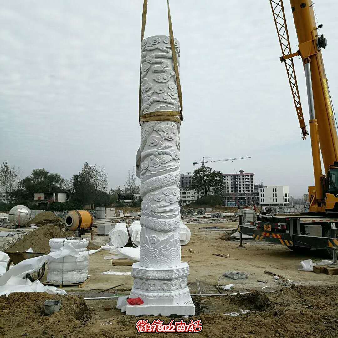 漢白玉浮雕古體龍柱點(diǎn)綴園林廣場(chǎng) 漢白玉浮雕古體龍柱點(diǎn)綴園林廣場(chǎng)