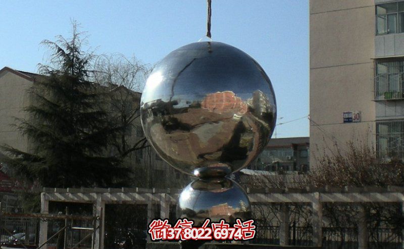 不銹鋼球體雕塑，鏡面反光，室外裝點(diǎn)美化