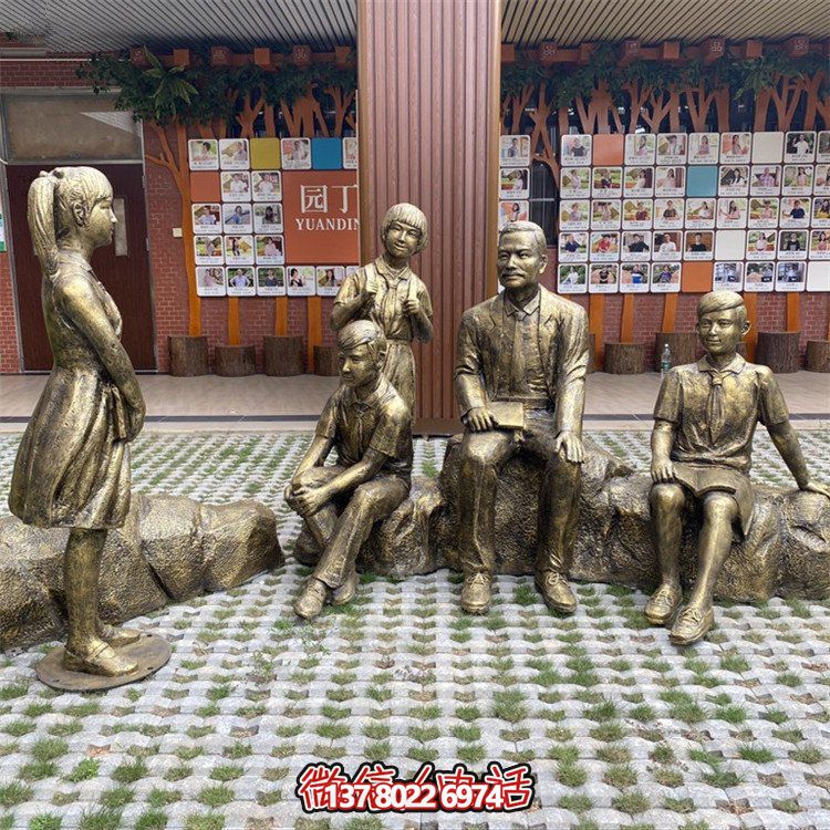 仿銅人物雕塑，裝點(diǎn)步行街情景