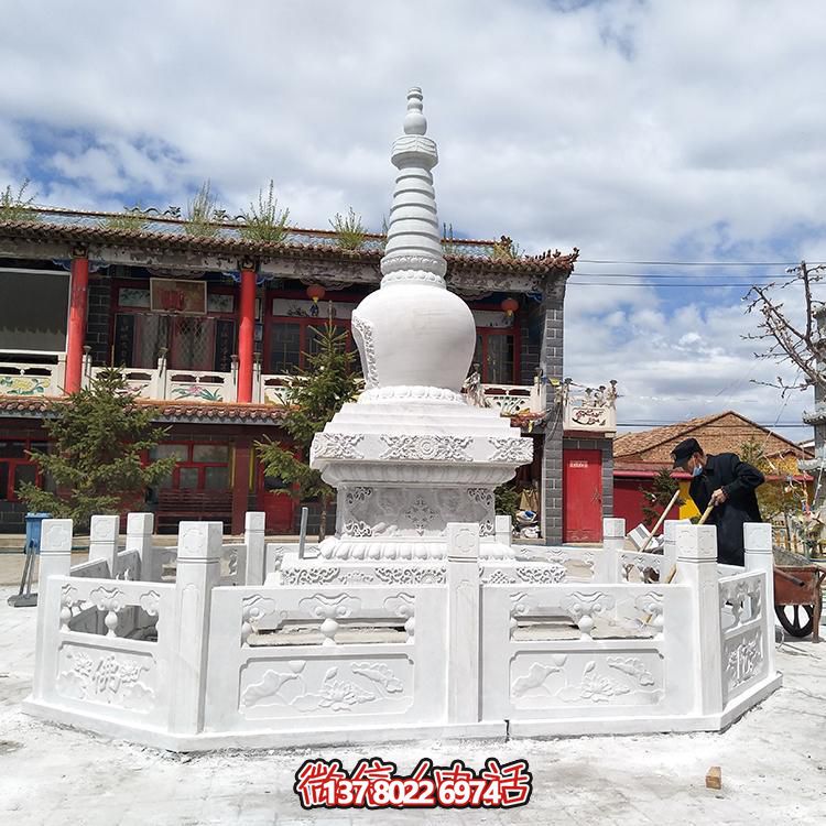 大型石雕舍利塔，宗教寺廟裝置