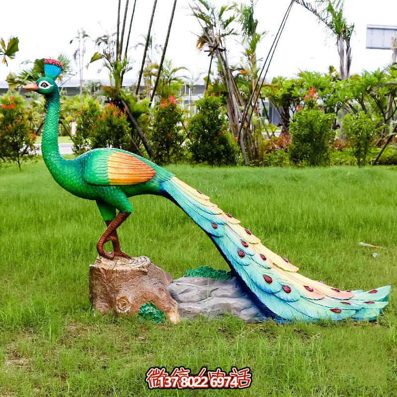 玻璃鋼彩繪孔雀雕塑——宛如草地上行的視覺盛宴 玻璃鋼彩繪孔雀雕塑——宛如草地上行的視覺盛宴