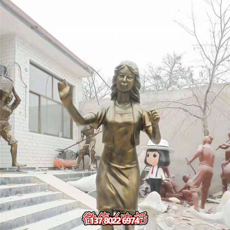 仿銅雕塑玻璃鋼抽象人物，為公園戶外裝飾