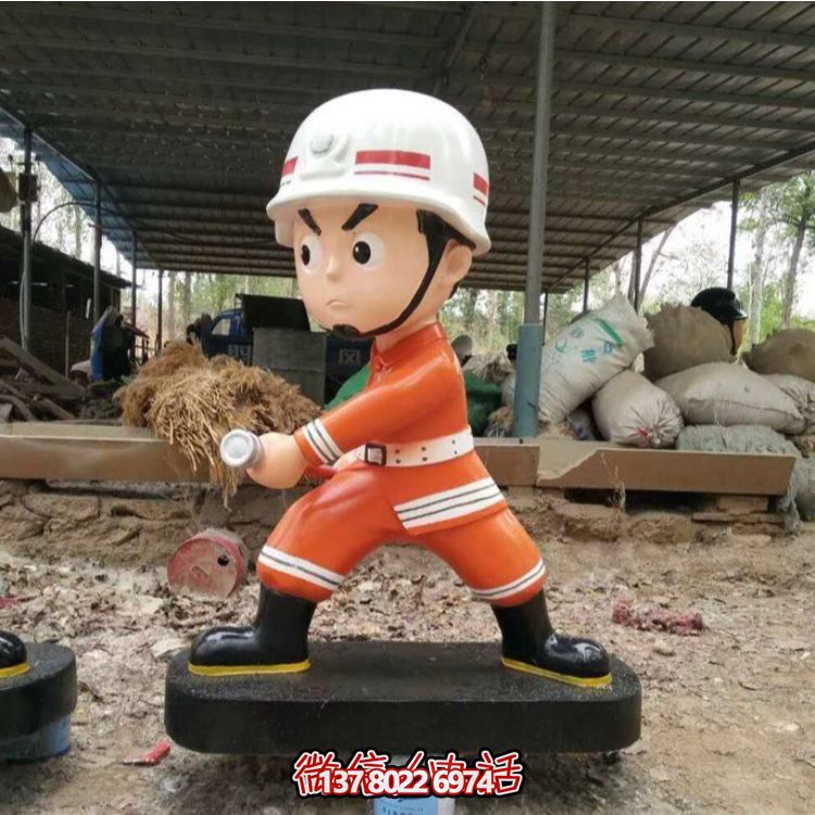 消防英雄銅雕塑像，為廣場添彩