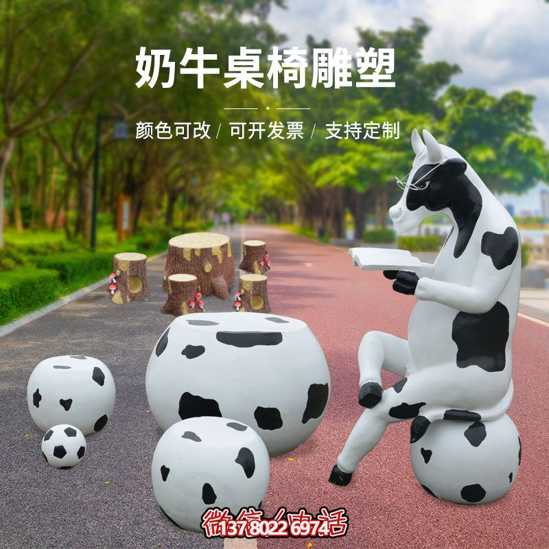 玻璃鋼雕塑牛只著看書桌椅，林中戶外休閑體驗