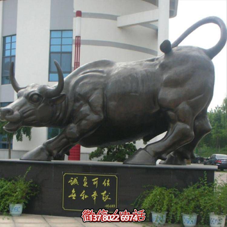 大型奮進(jìn)勵志牛在企業(yè)門口奮進(jìn)的勵志啟示
