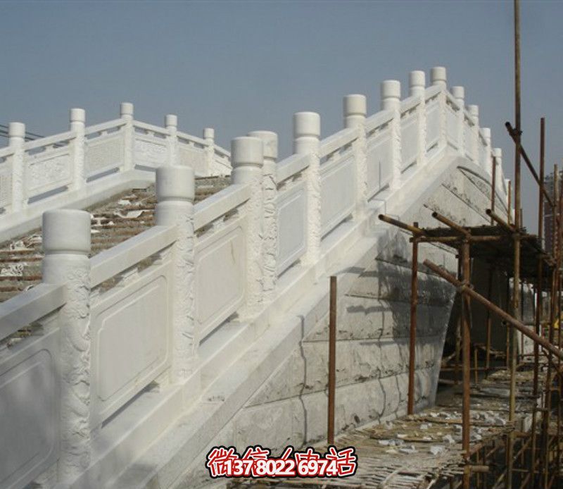 漢白玉欄桿，提升城市廣場拱橋風采