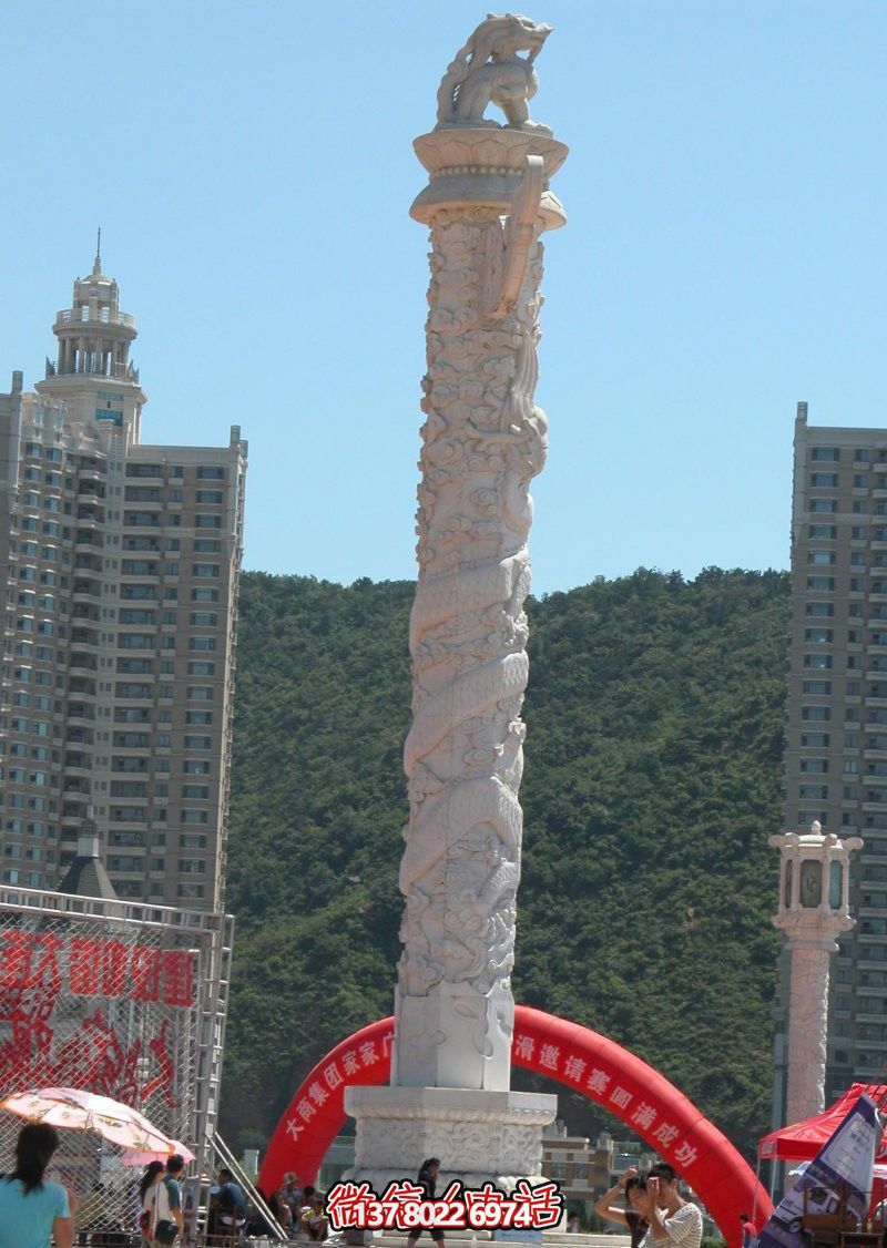 精美大理石雕刻龍柱家具帶您置身于古典廣場(chǎng) 精美大理石雕刻龍柱家具帶您置身于古典廣場(chǎng)