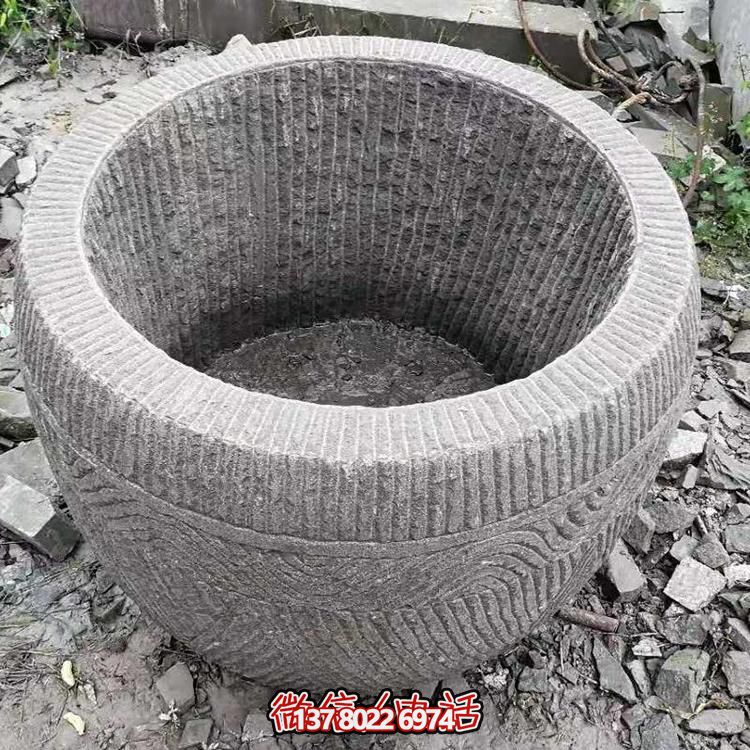 古老石槽，精致圓形養(yǎng)魚水缸