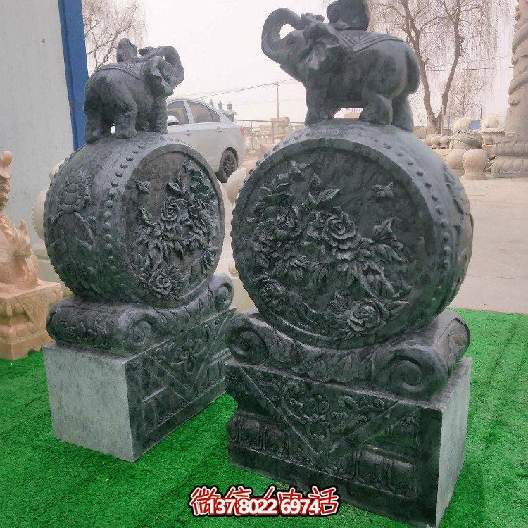 抱著鼓石雕塑，點綴青石庭院門口