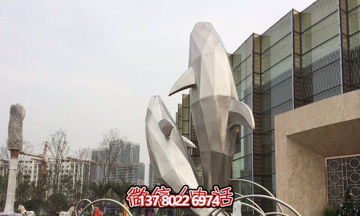 不銹鋼海豚雕塑跳躍在商業(yè)街的美麗守護(hù) 不銹鋼海豚雕塑跳躍在商業(yè)街的美麗守護(hù)